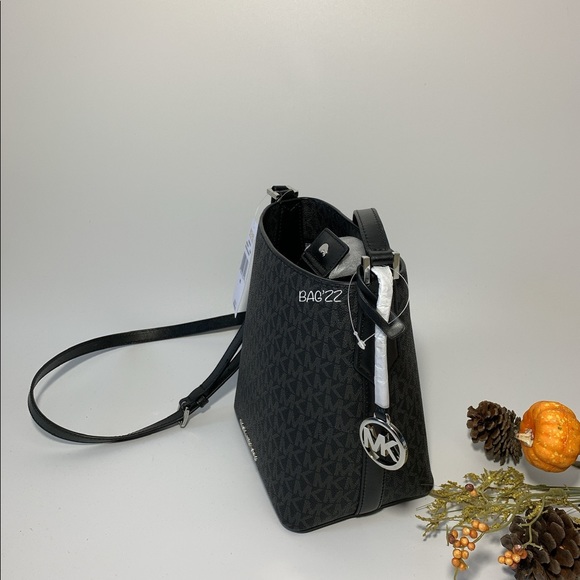 Michael Kors Kimberly Small Bucket Bag - Picture 3 of 8